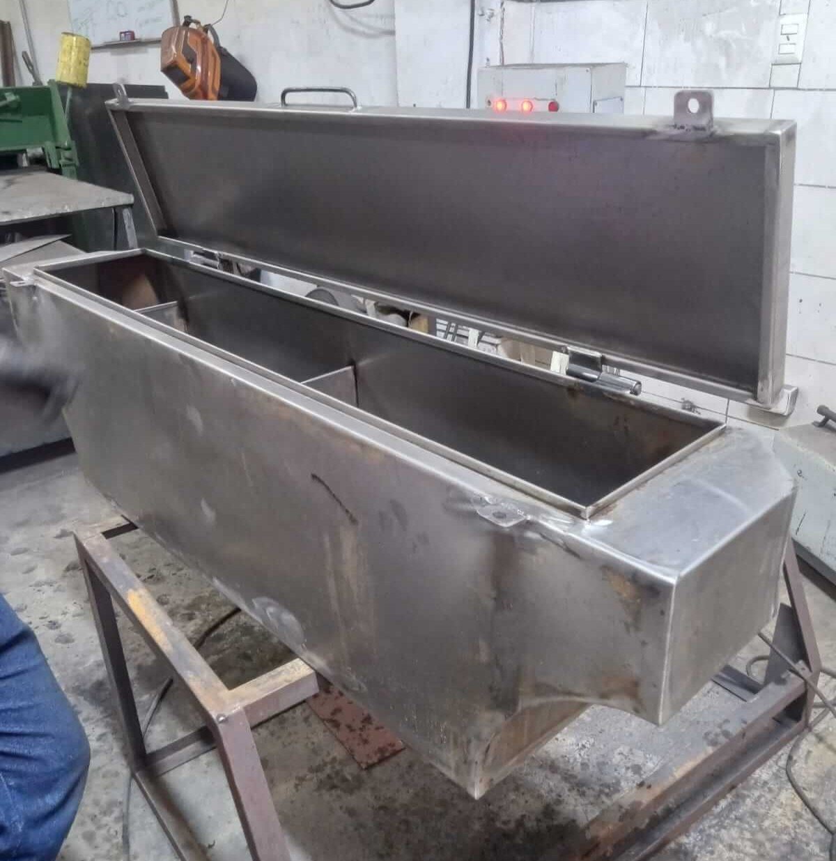 Caja de Herramientas Metálica para Tolva de Camioneta - Image 6