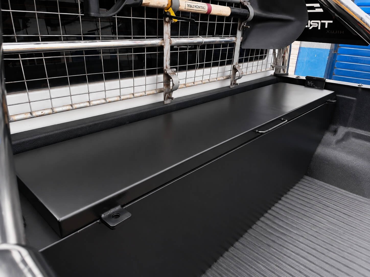 Caja de Herramientas Metálica para Tolva de Camioneta - Image 4