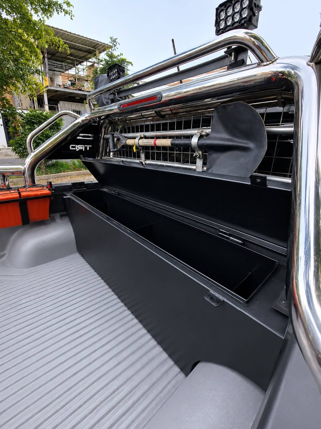 Caja de Herramientas Metálica para Tolva de Camioneta - Image 3